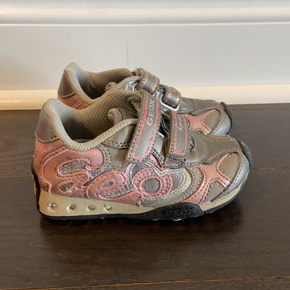 Geox Sport light up Velcro shoes size 7 - Picture 4 of 9
